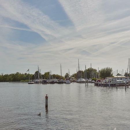Bright And Comfortable Houseboat Aalsmeer Esterno foto